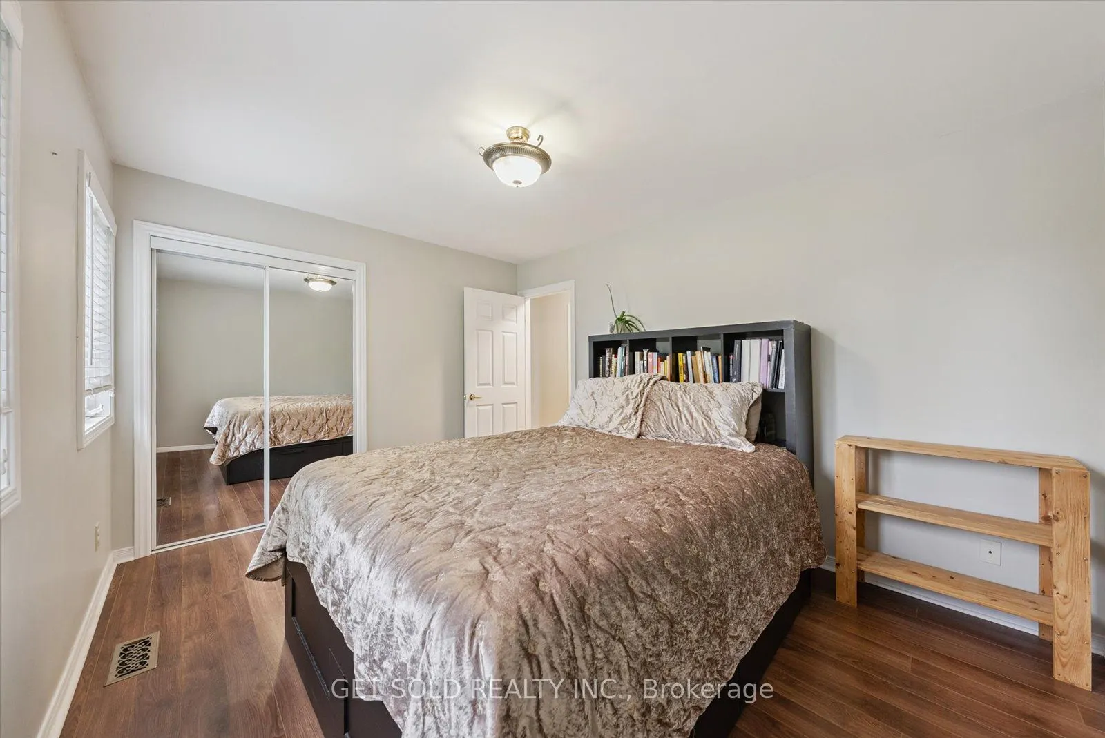 77 Simcoe Road