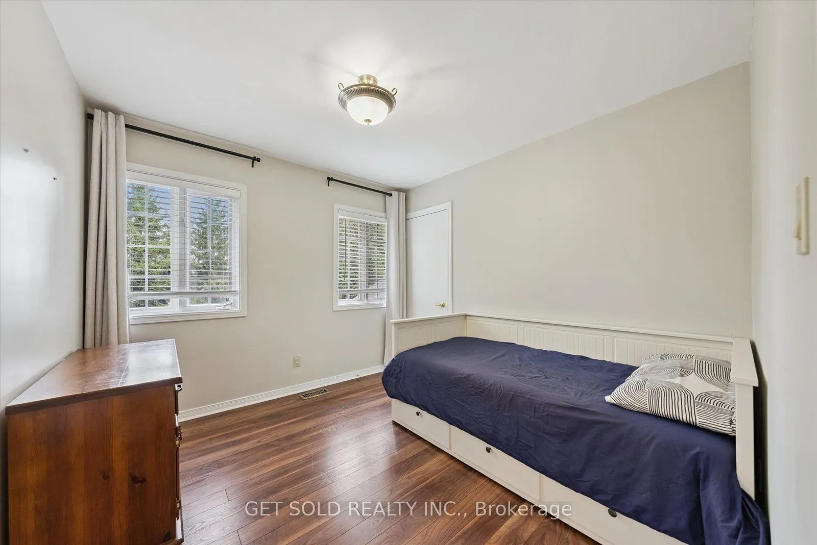 77 Simcoe Road