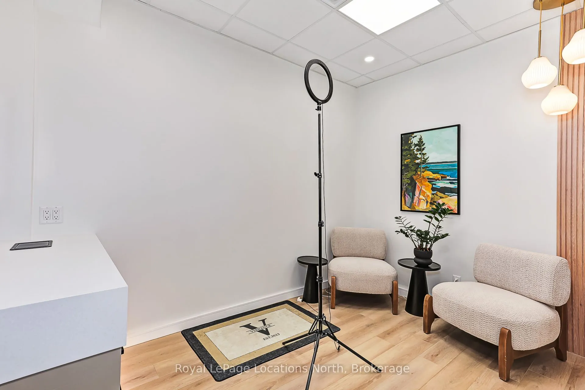 74 Hurontario Street, #202