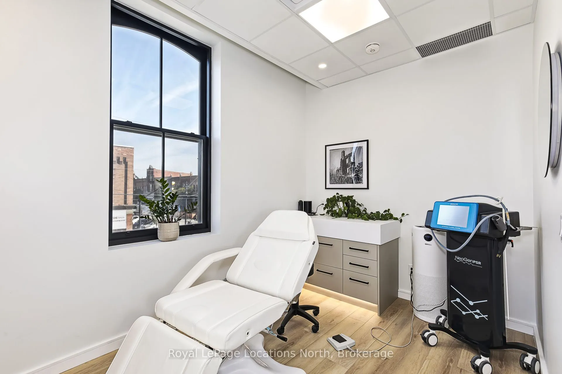 74 Hurontario Street, #202