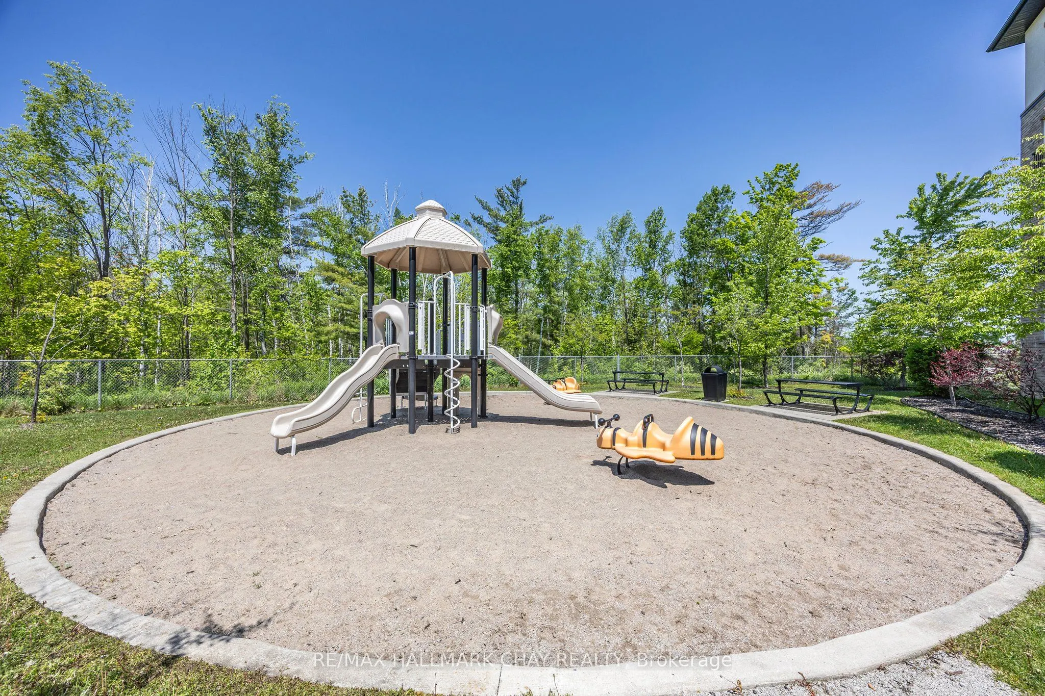40 Ferndale Drive S, #407
