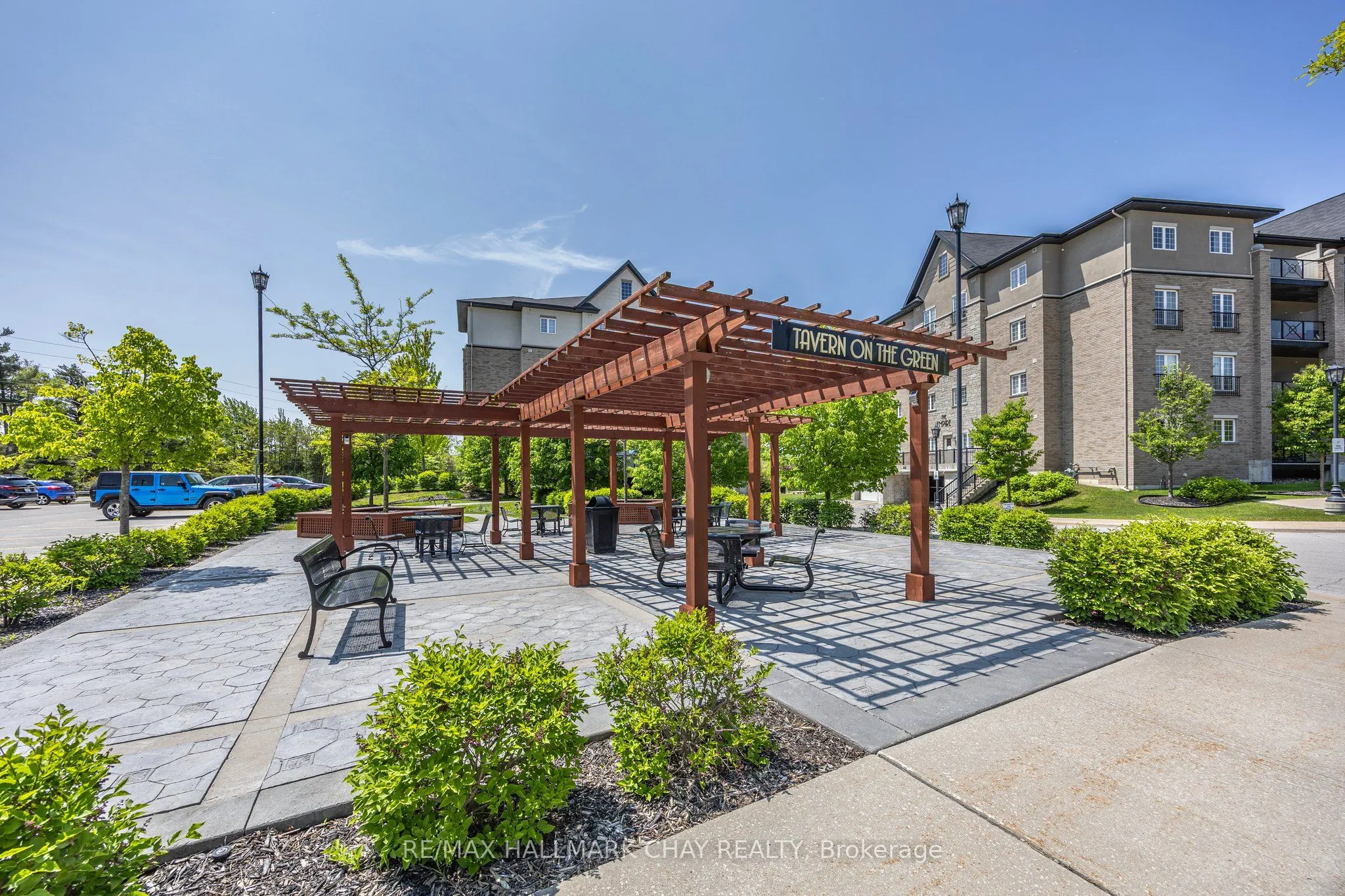 40 Ferndale Drive S, #407