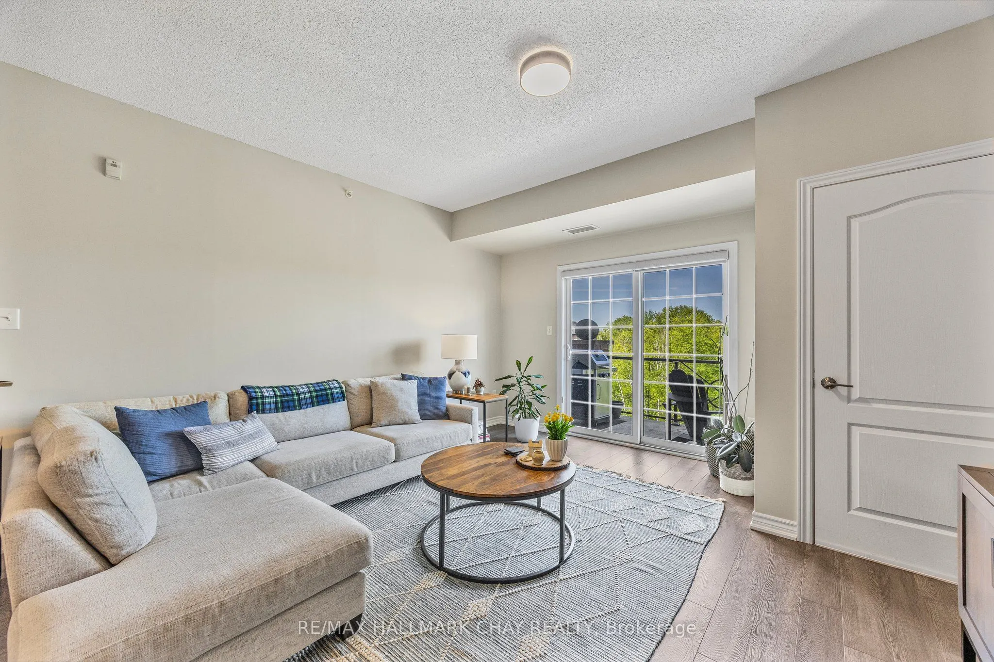 40 Ferndale Drive S, #407
