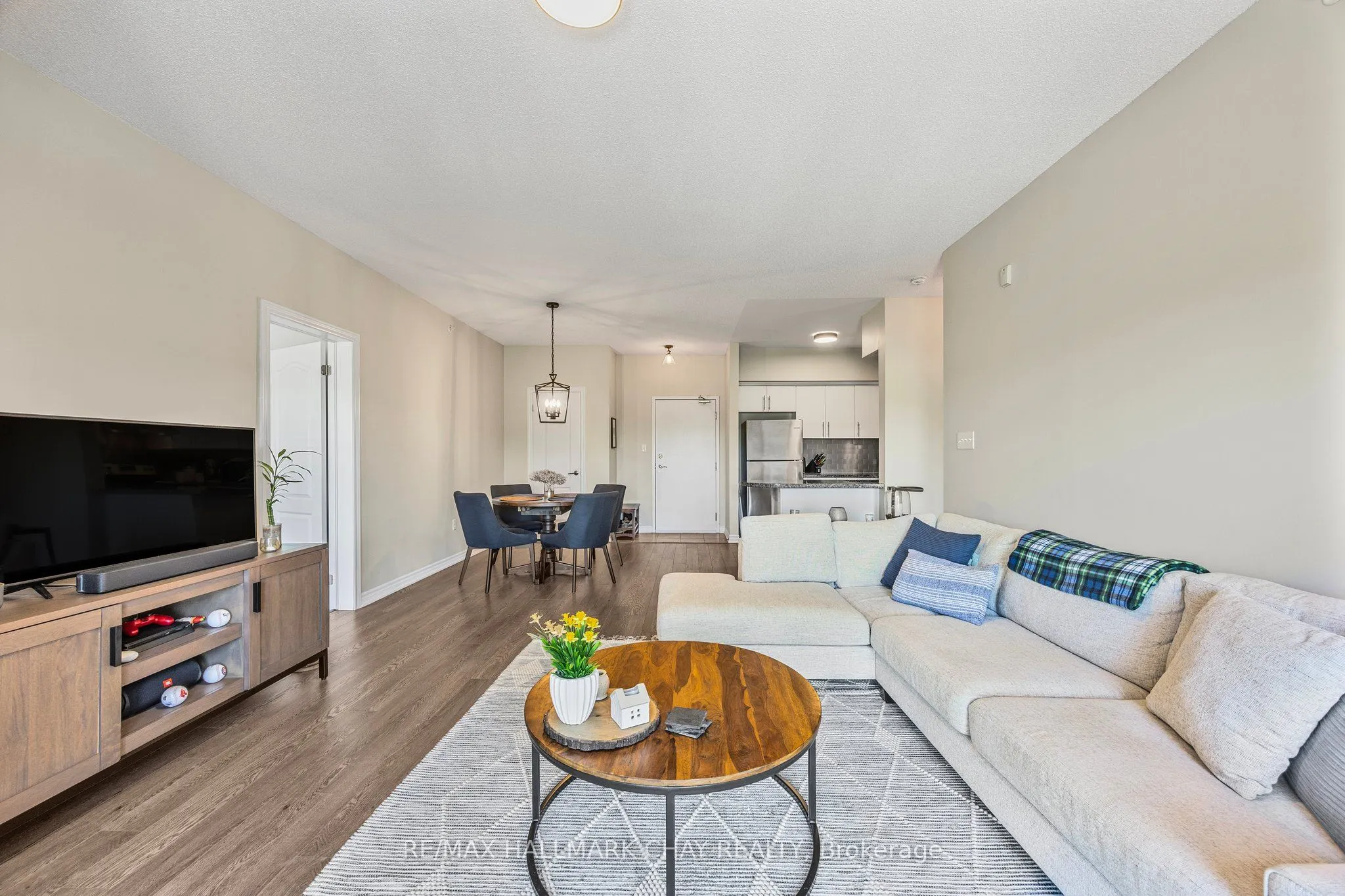 40 Ferndale Drive S, #407
