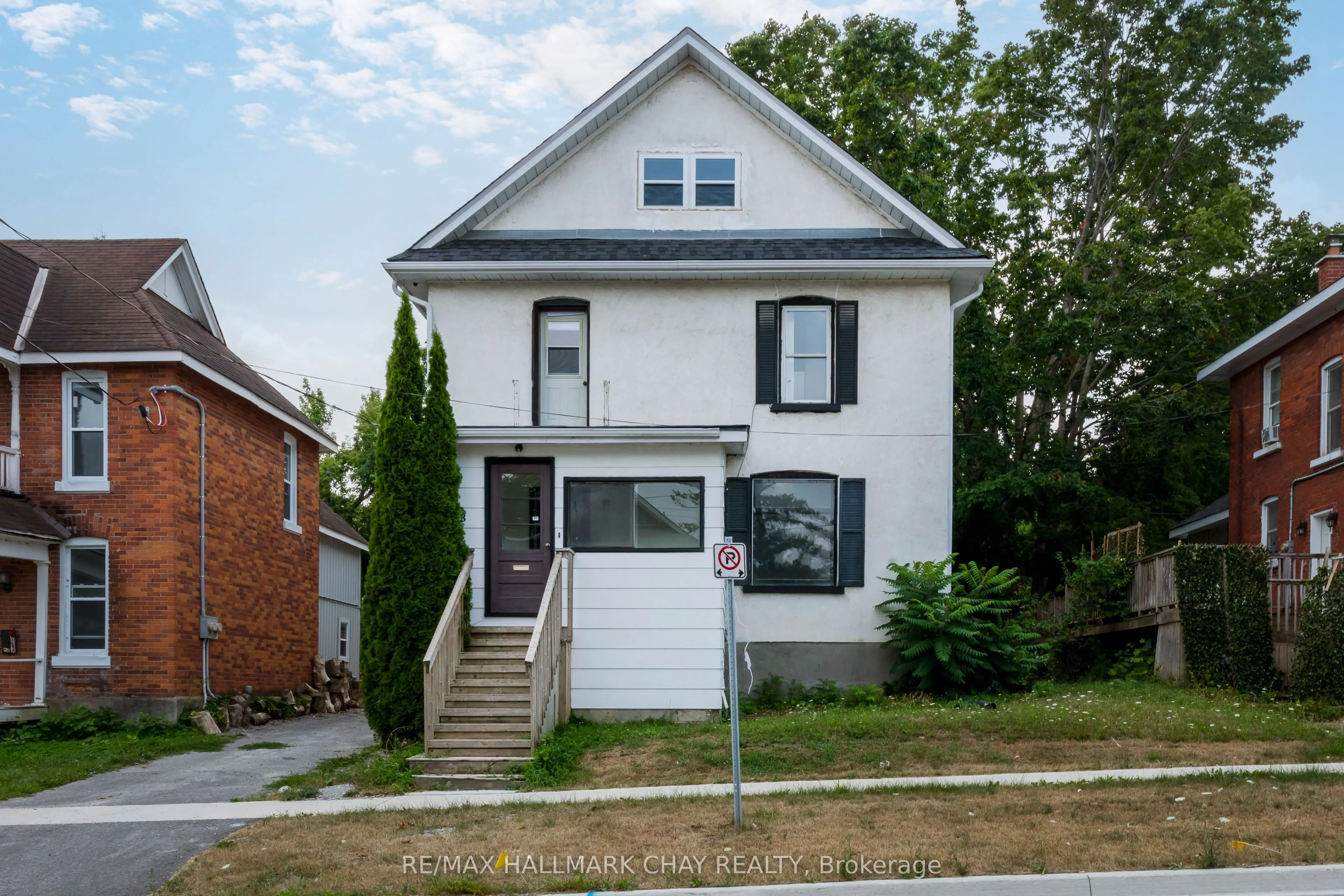 223 Laclie Street