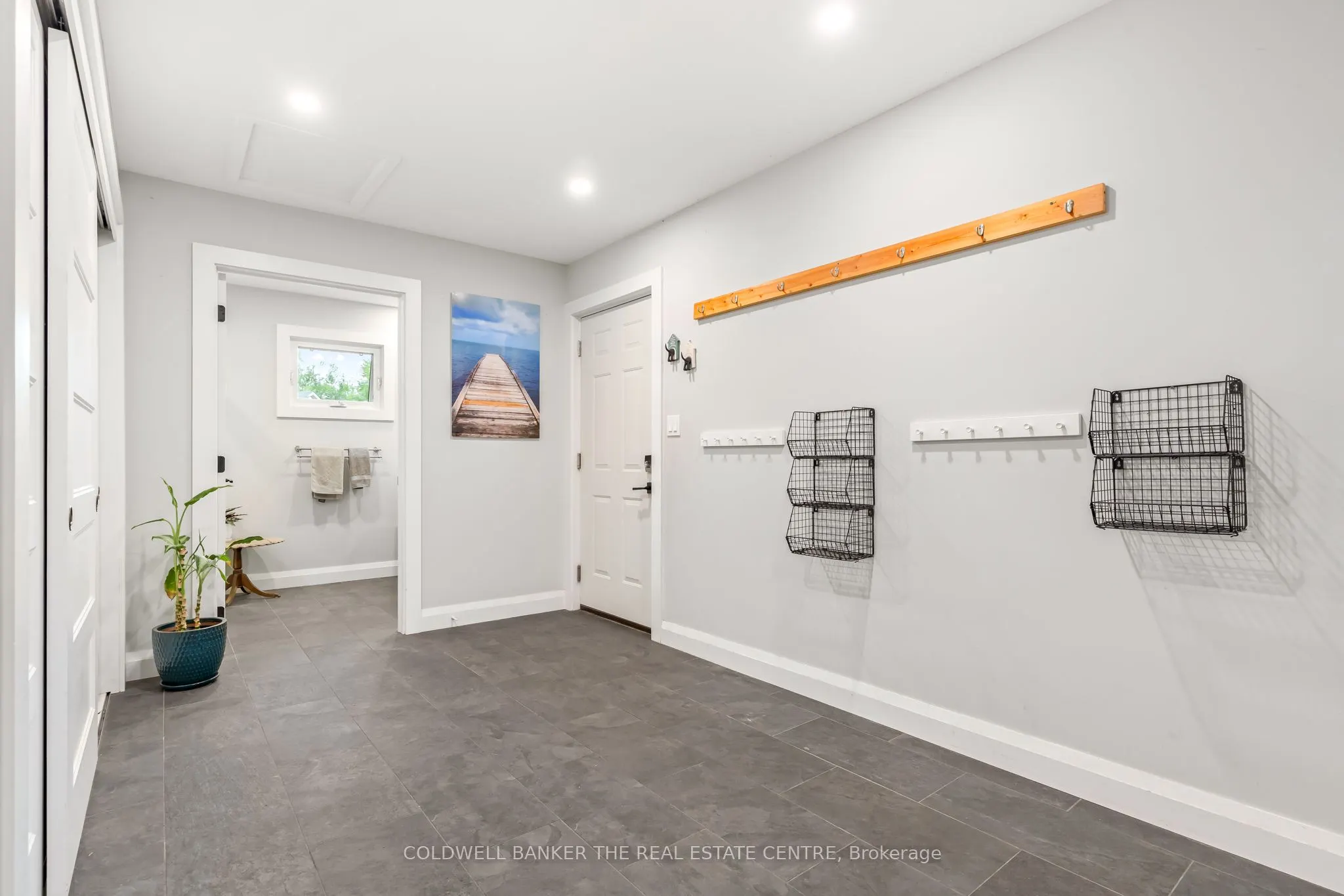 2656 Westshore Crescent
