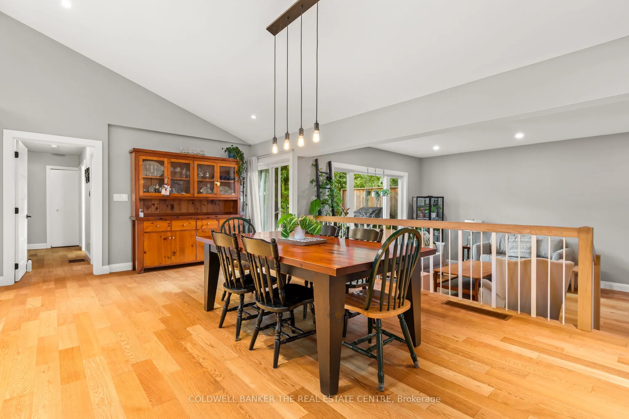2656 Westshore Crescent