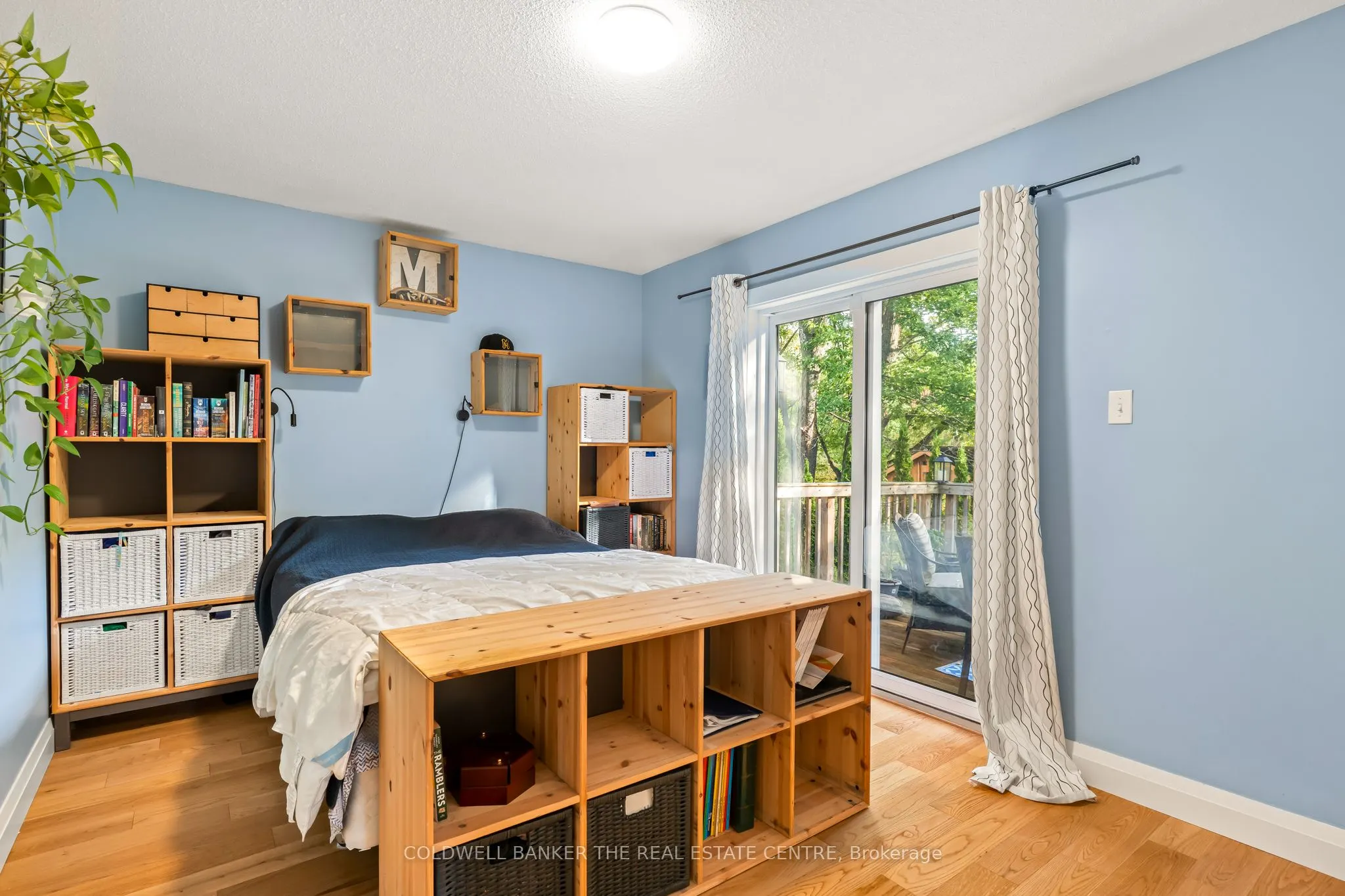 2656 Westshore Crescent