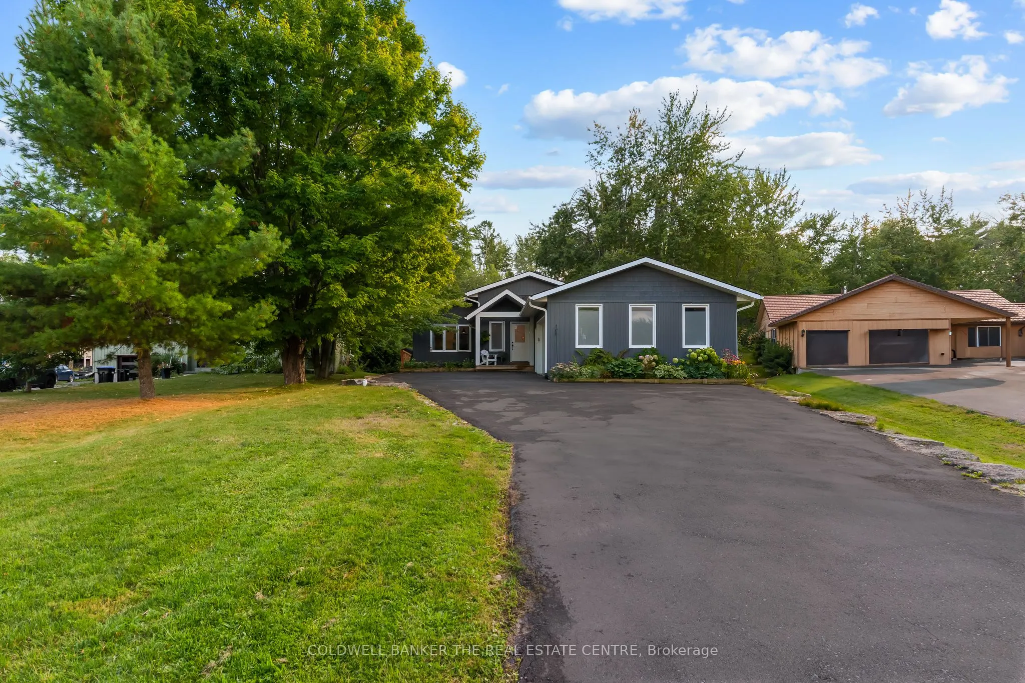 2656 Westshore Crescent