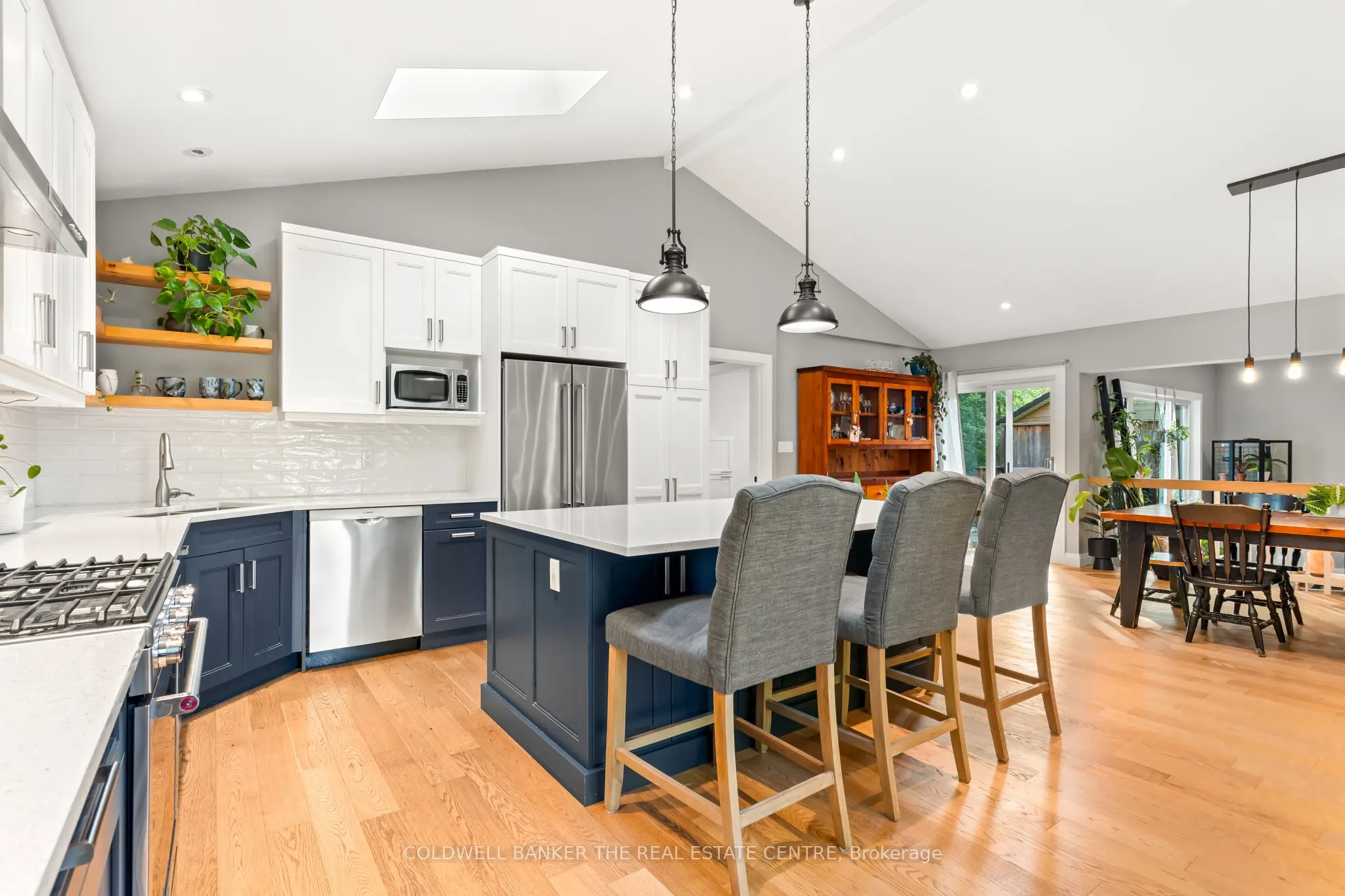 2656 Westshore Crescent