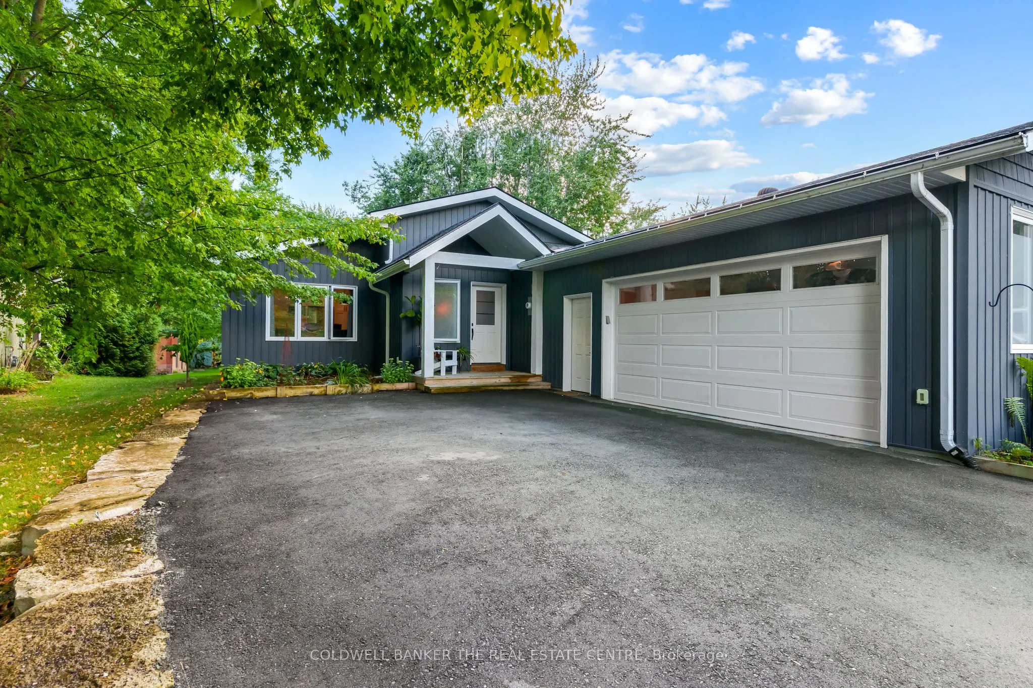 2656 Westshore Crescent