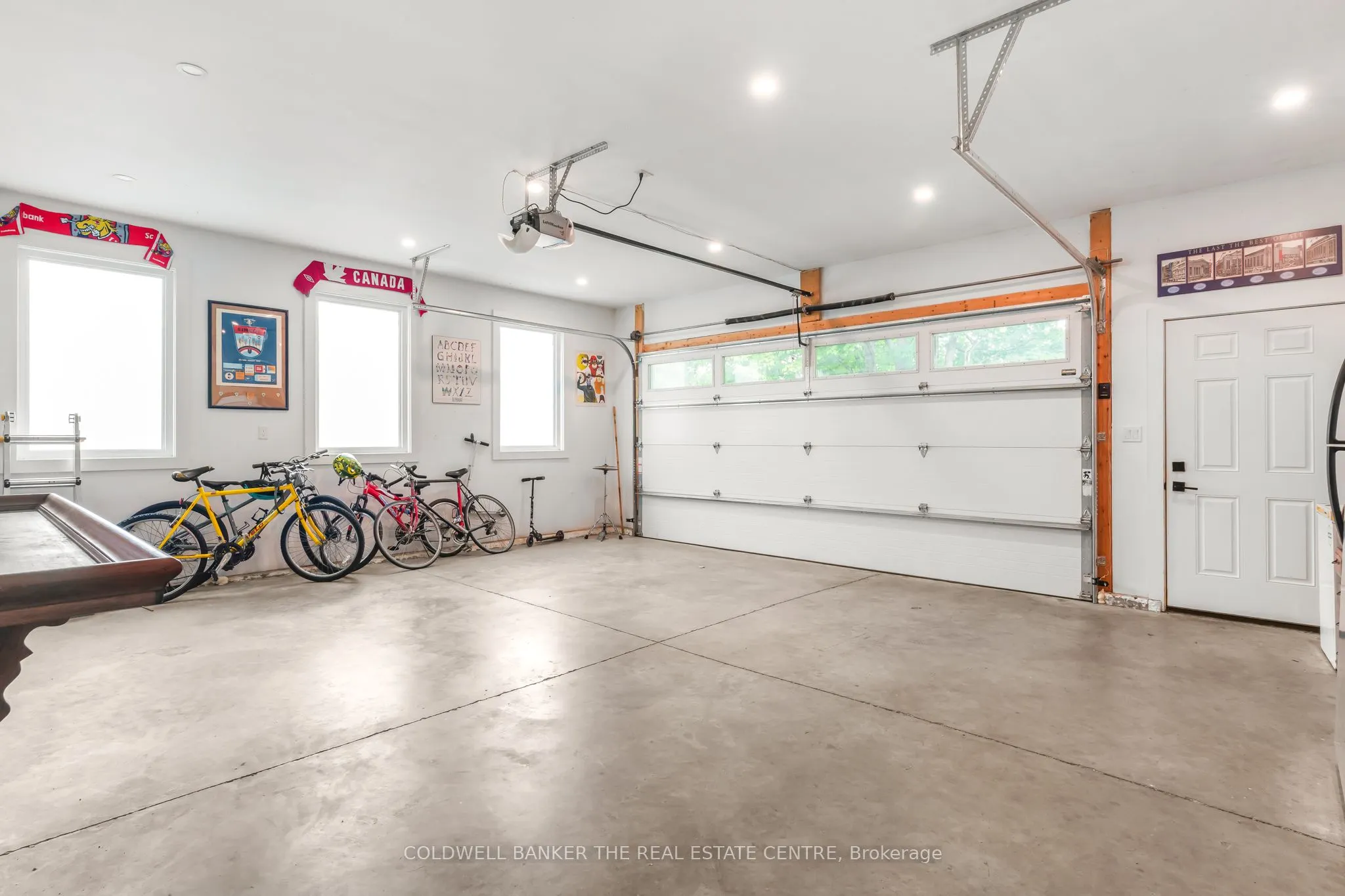2656 Westshore Crescent