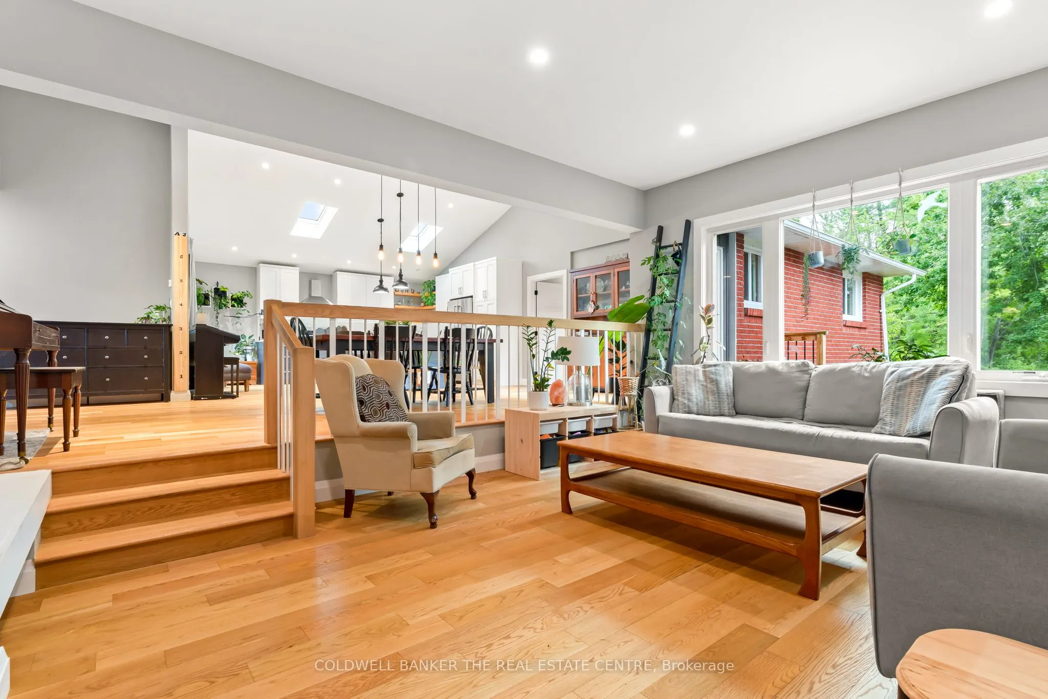 2656 Westshore Crescent