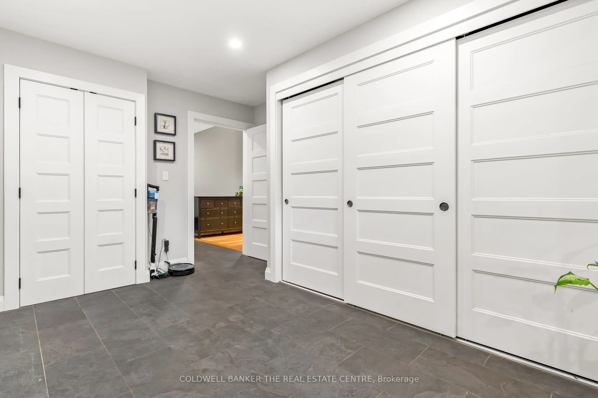 2656 Westshore Crescent