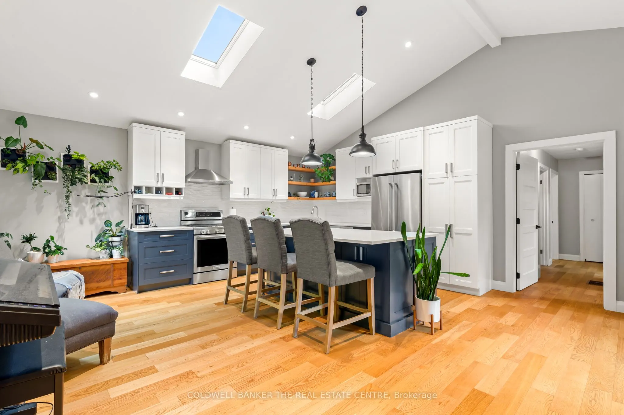 2656 Westshore Crescent