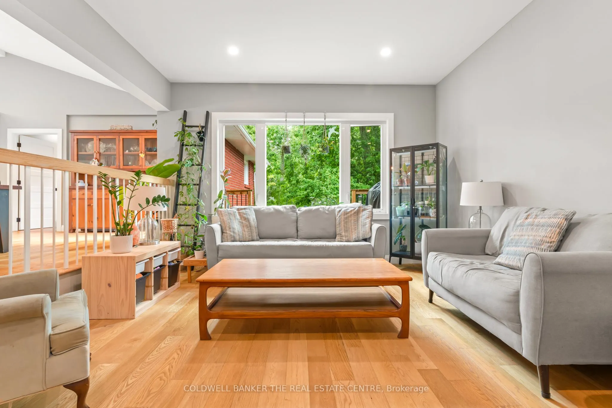 2656 Westshore Crescent