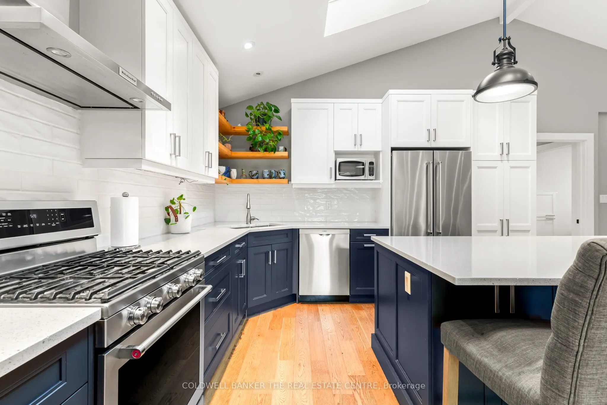 2656 Westshore Crescent