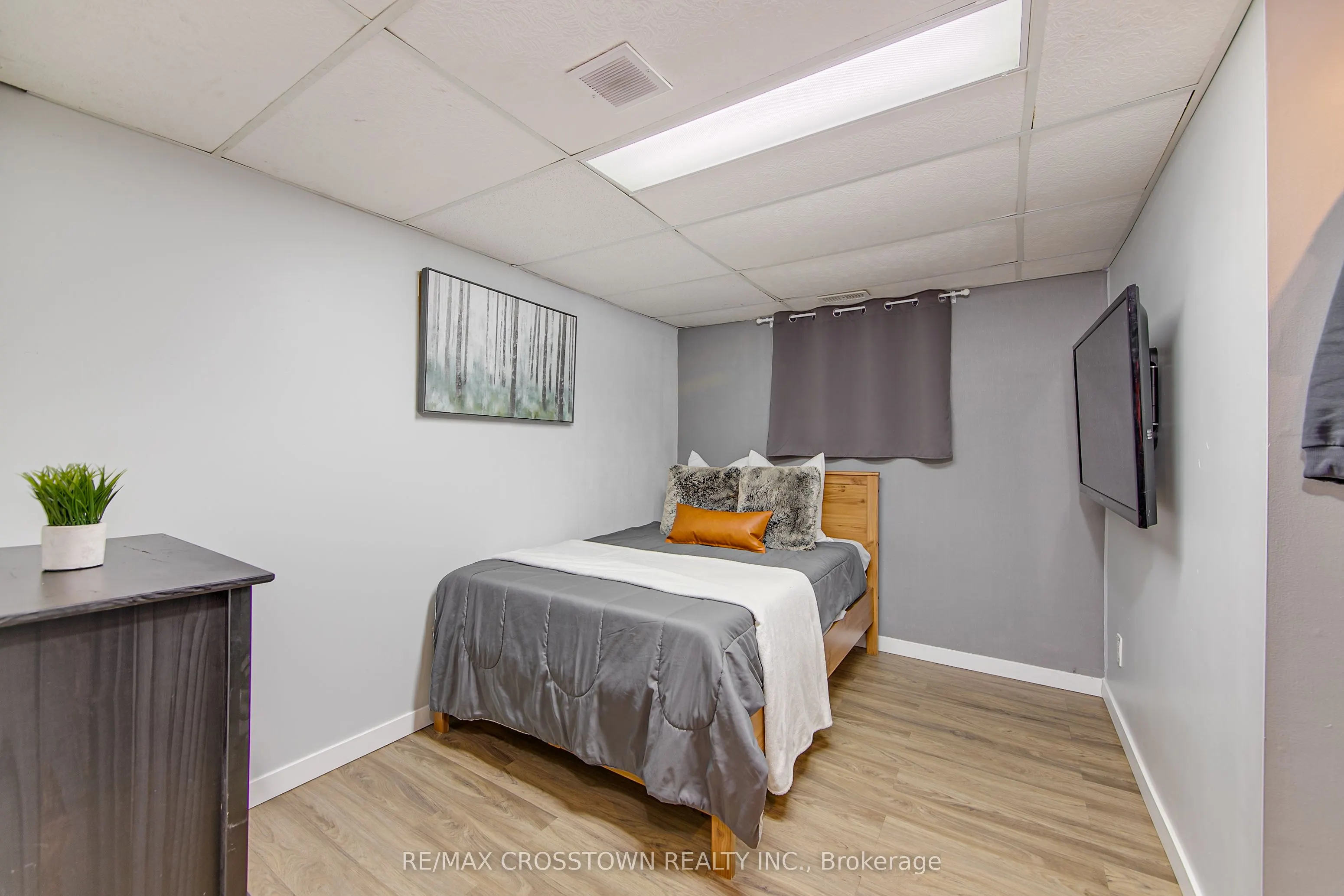 70 Knox Road W