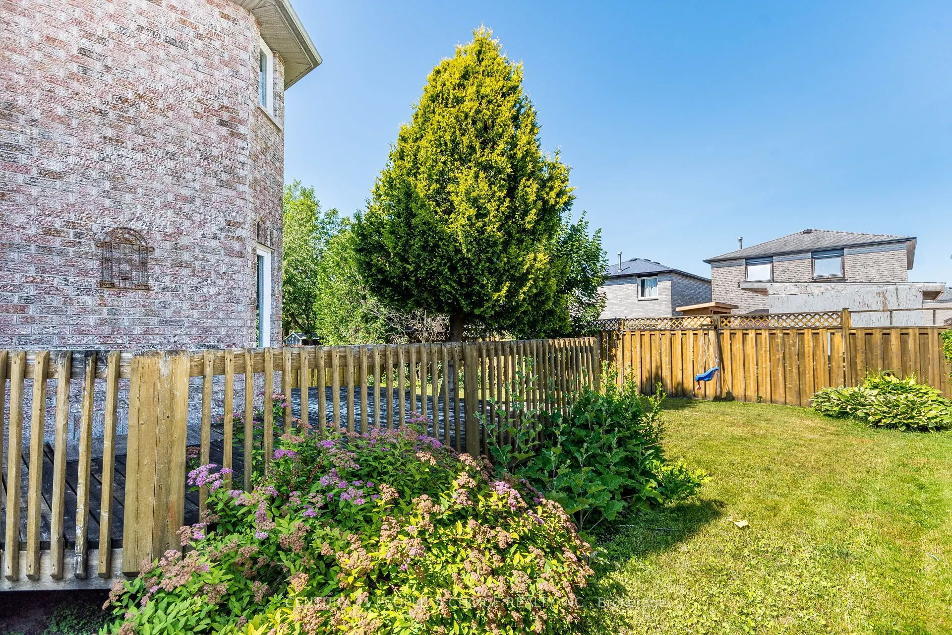 414 Cundles Road W