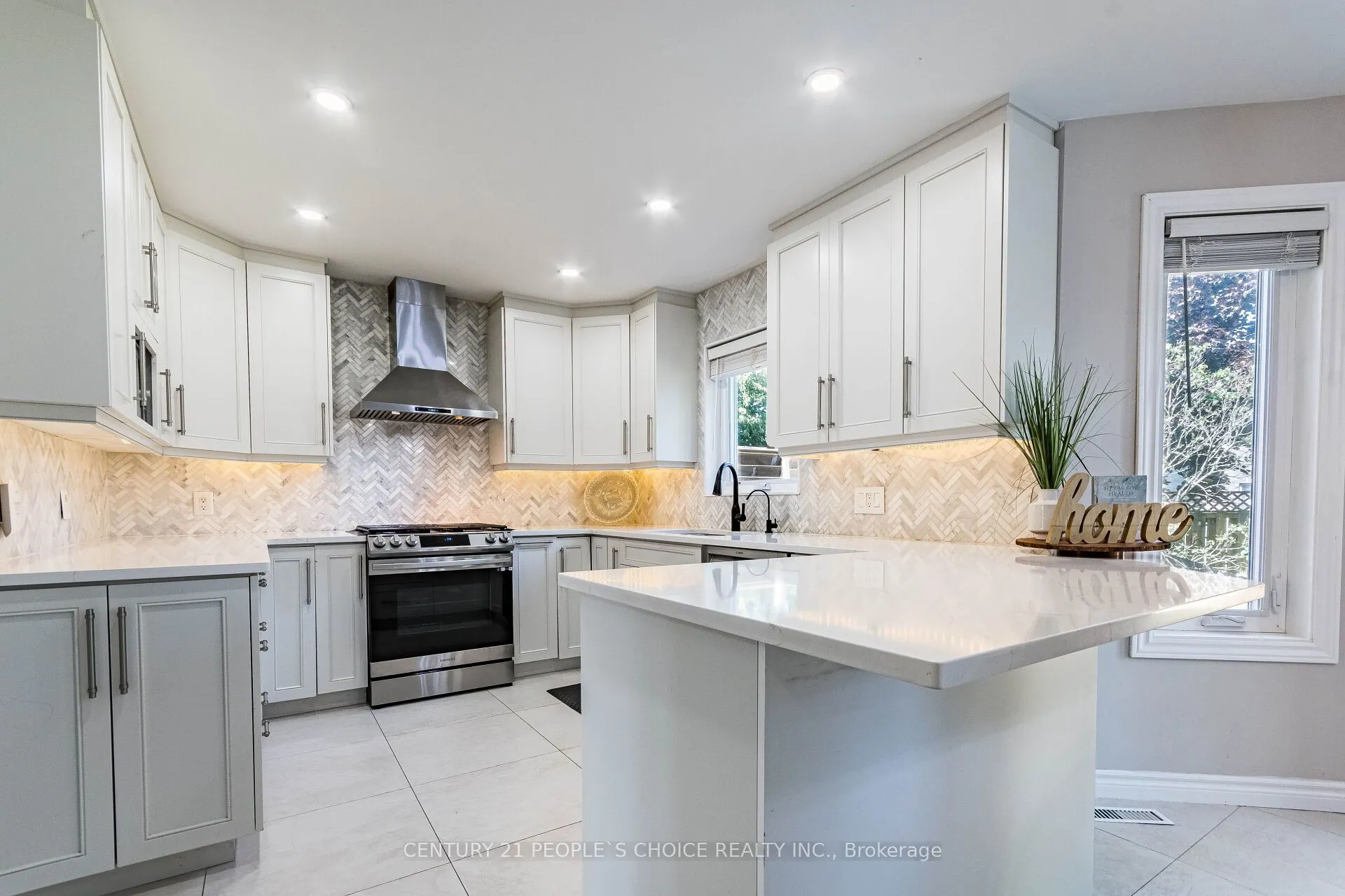 414 Cundles Road W