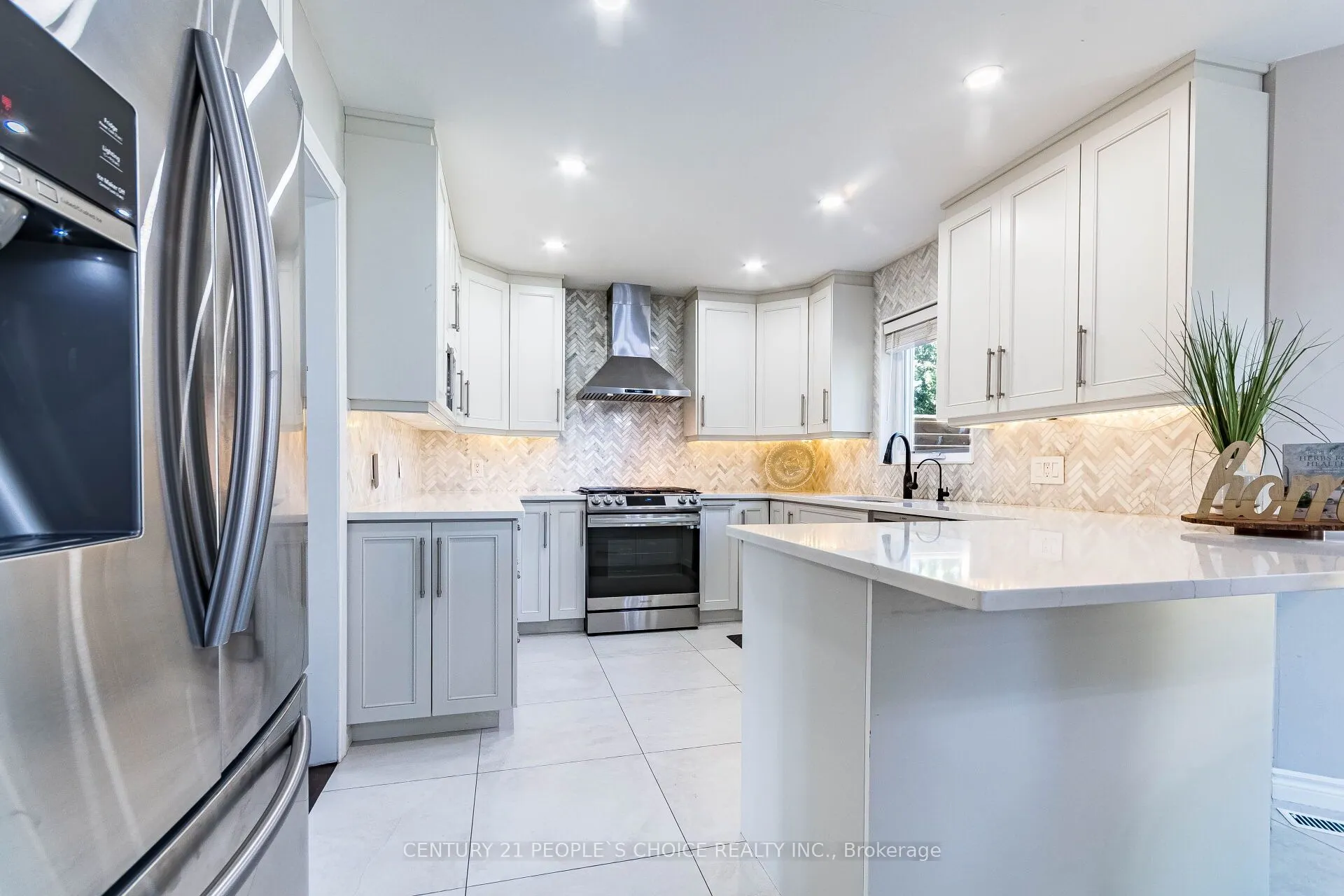 414 Cundles Road W