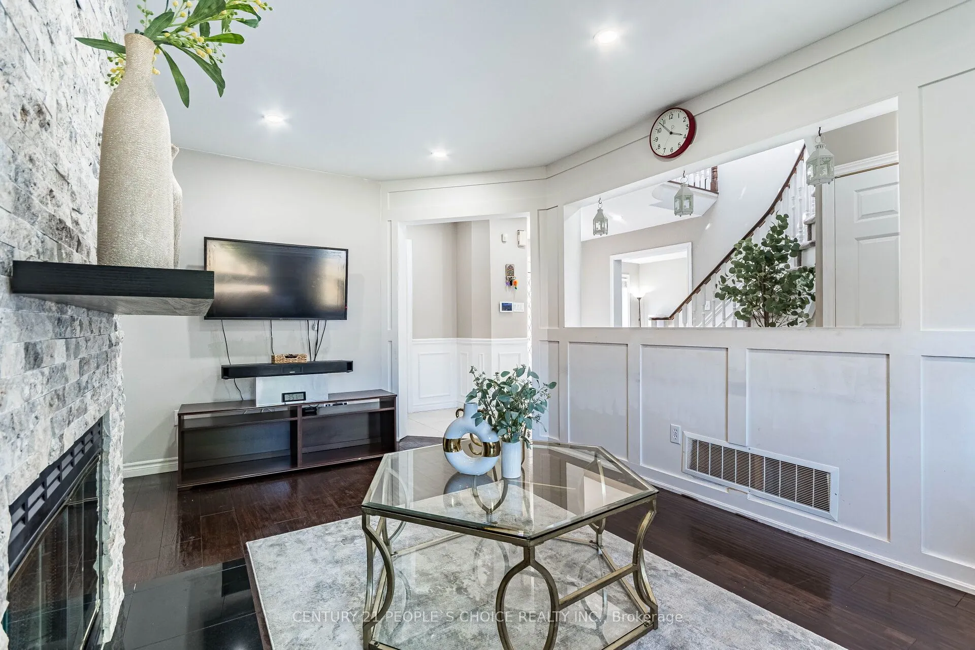 414 Cundles Road W