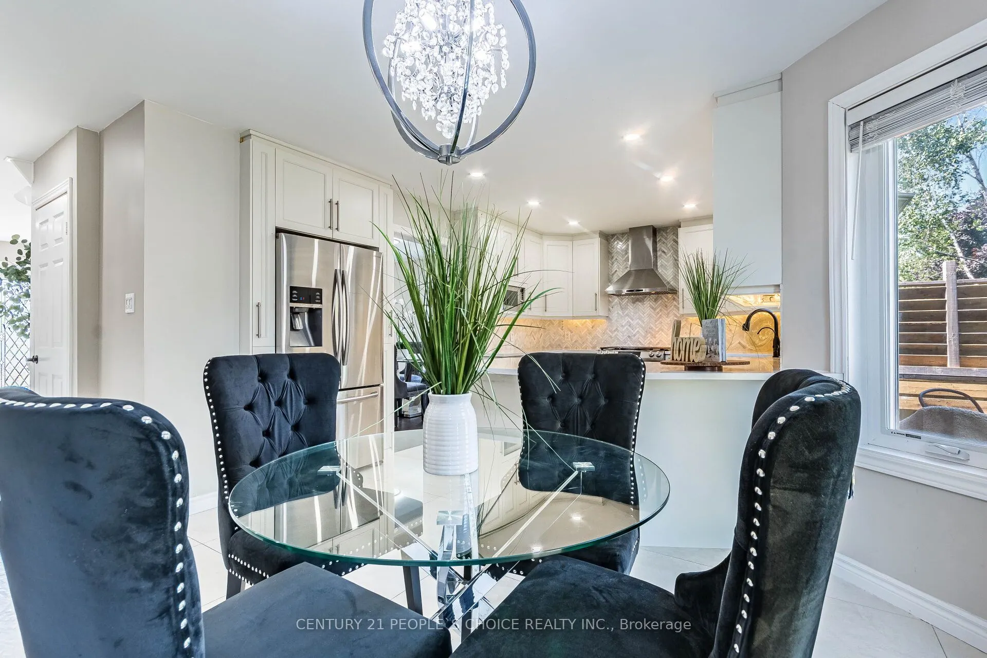 414 Cundles Road W