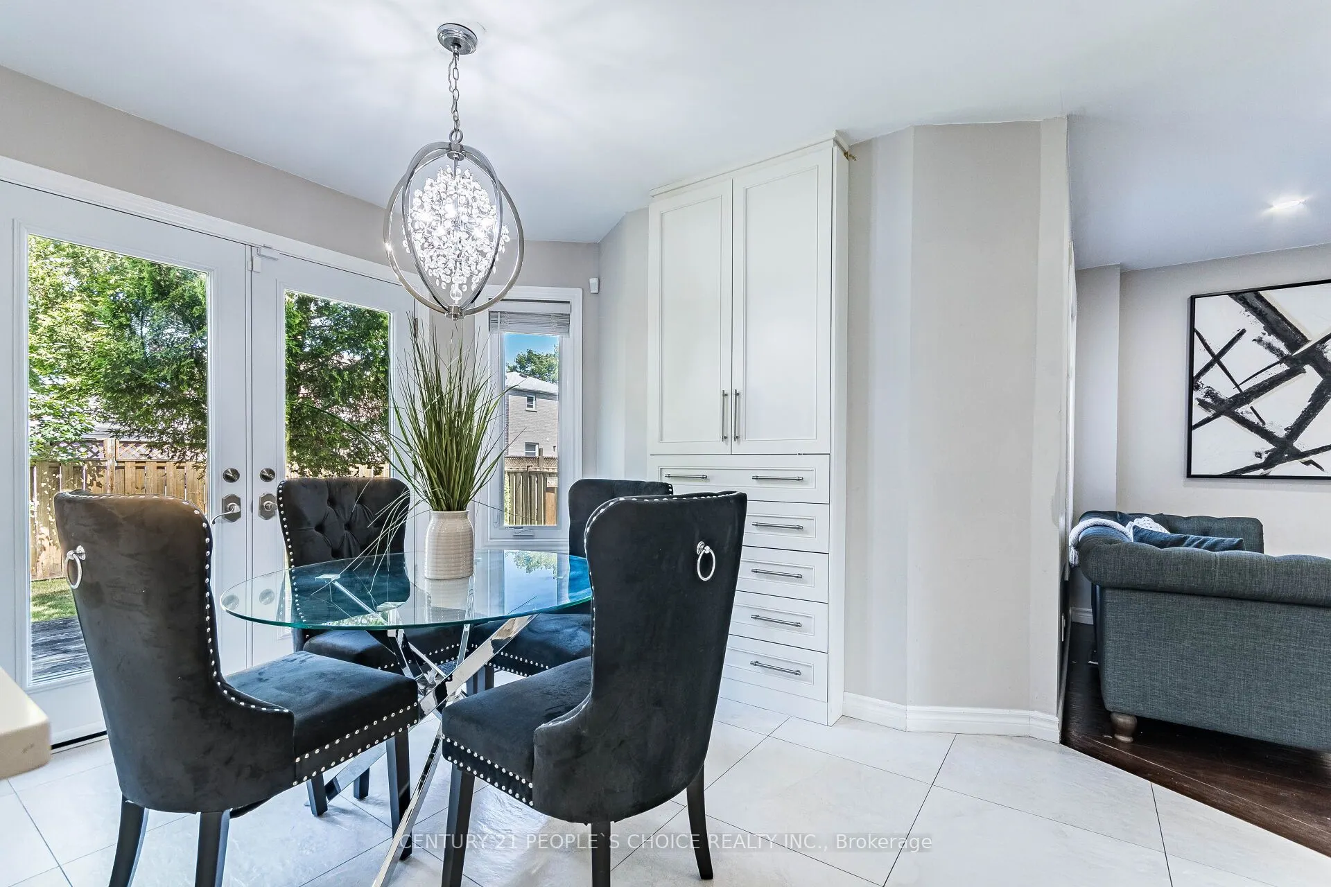 414 Cundles Road W