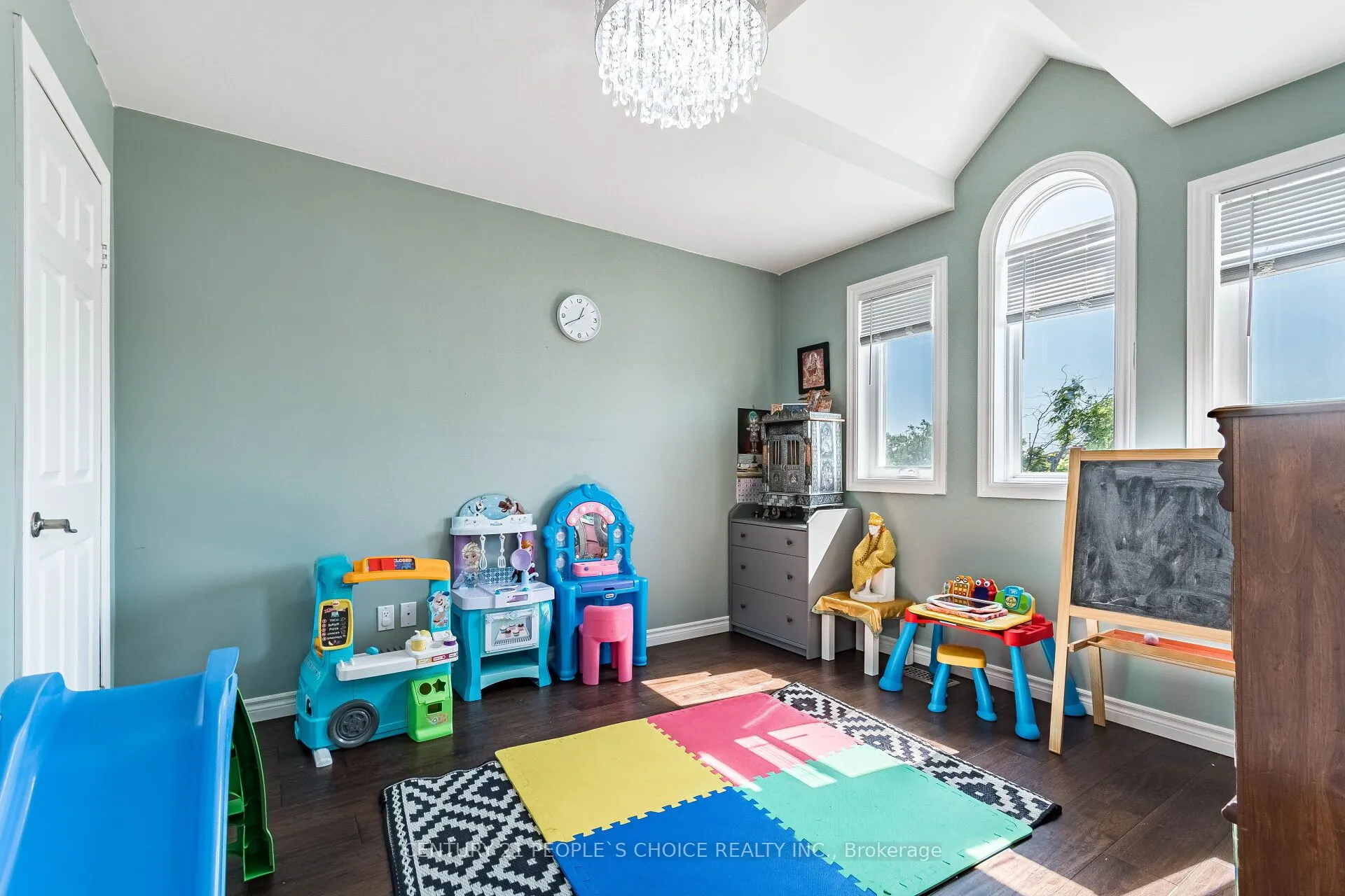 414 Cundles Road W
