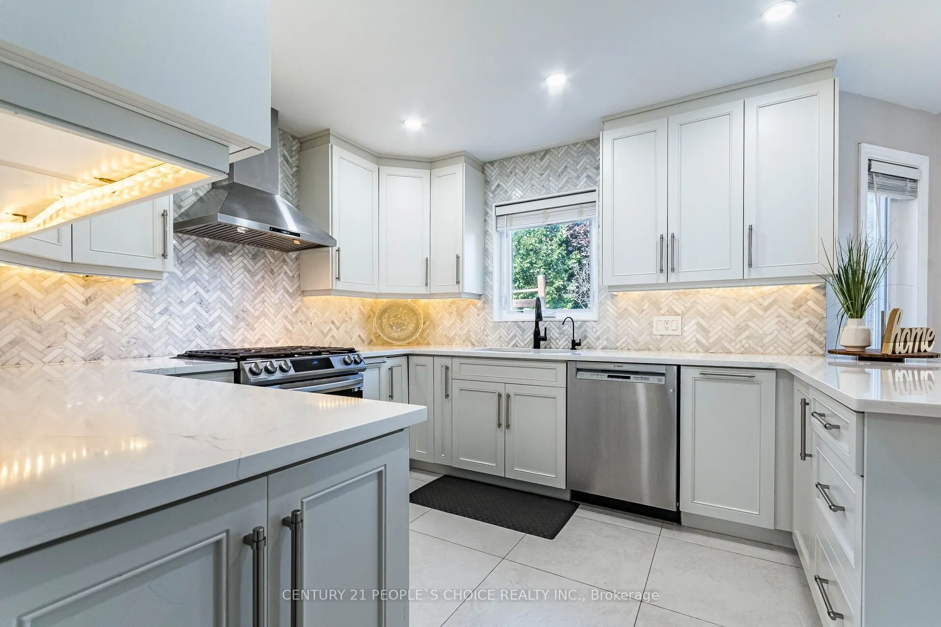 414 Cundles Road W