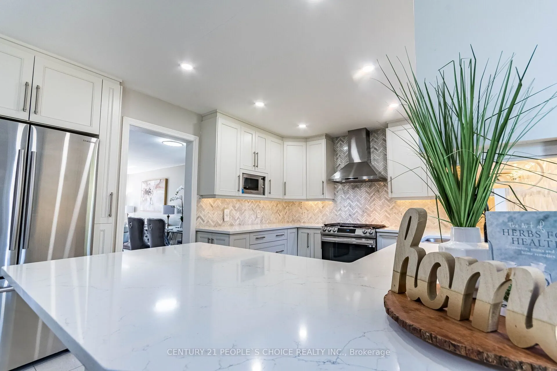 414 Cundles Road W