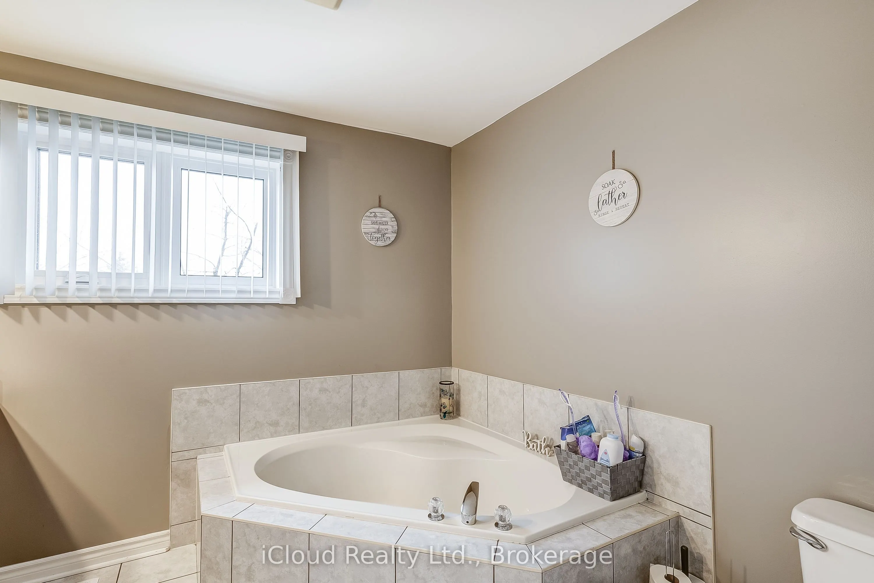 9 Timothy Lane S