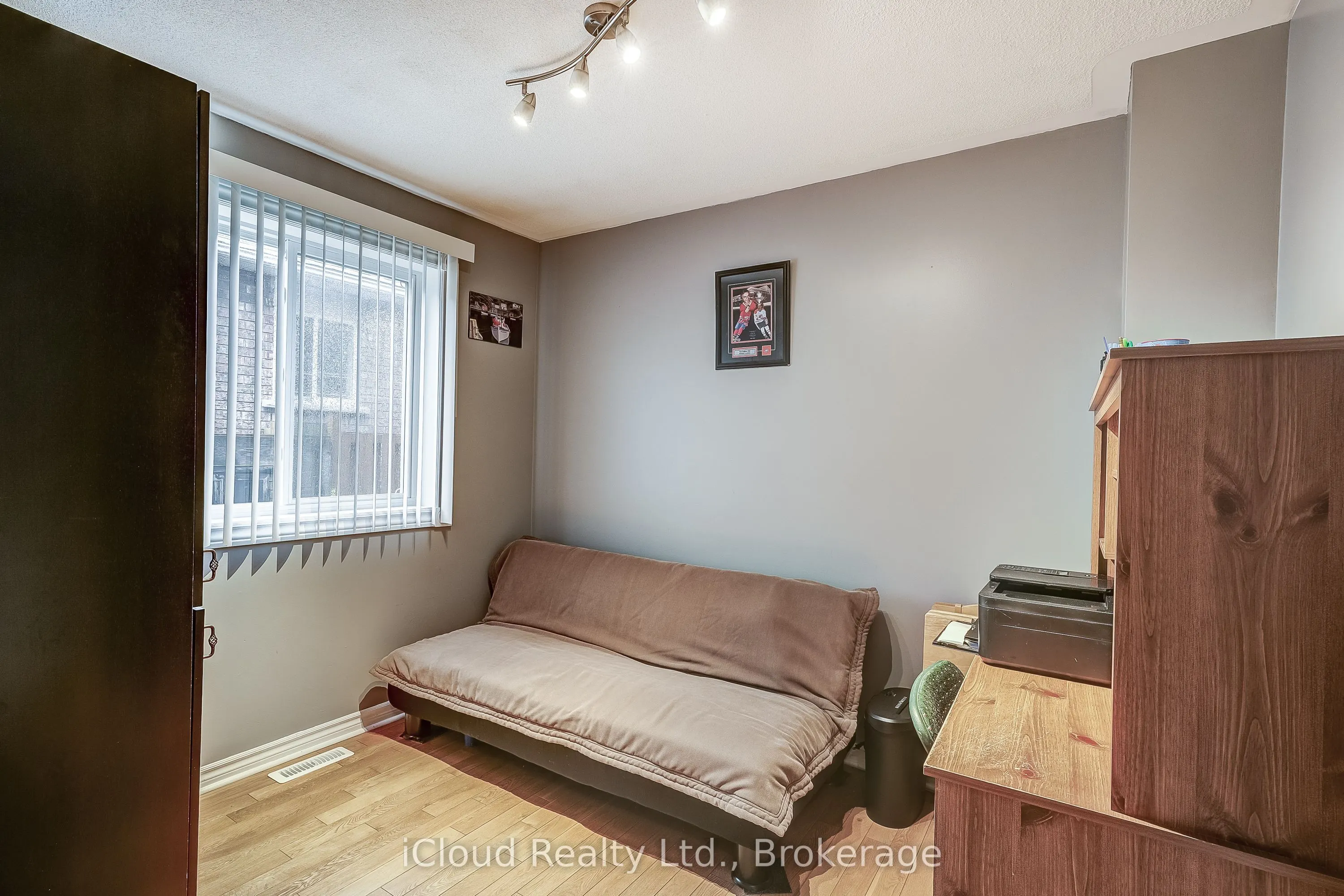 9 Timothy Lane S
