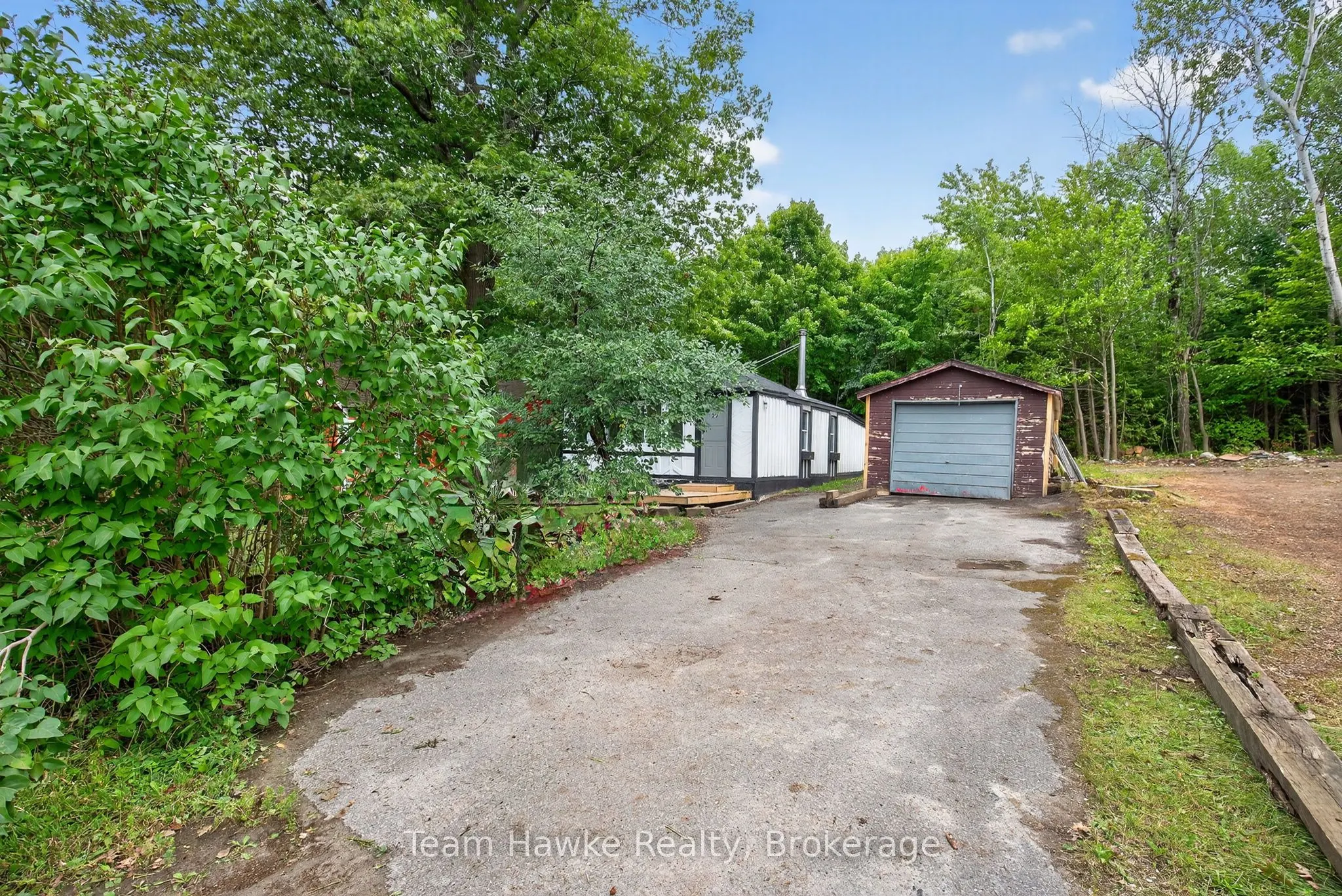 27 Earldom Boulevard