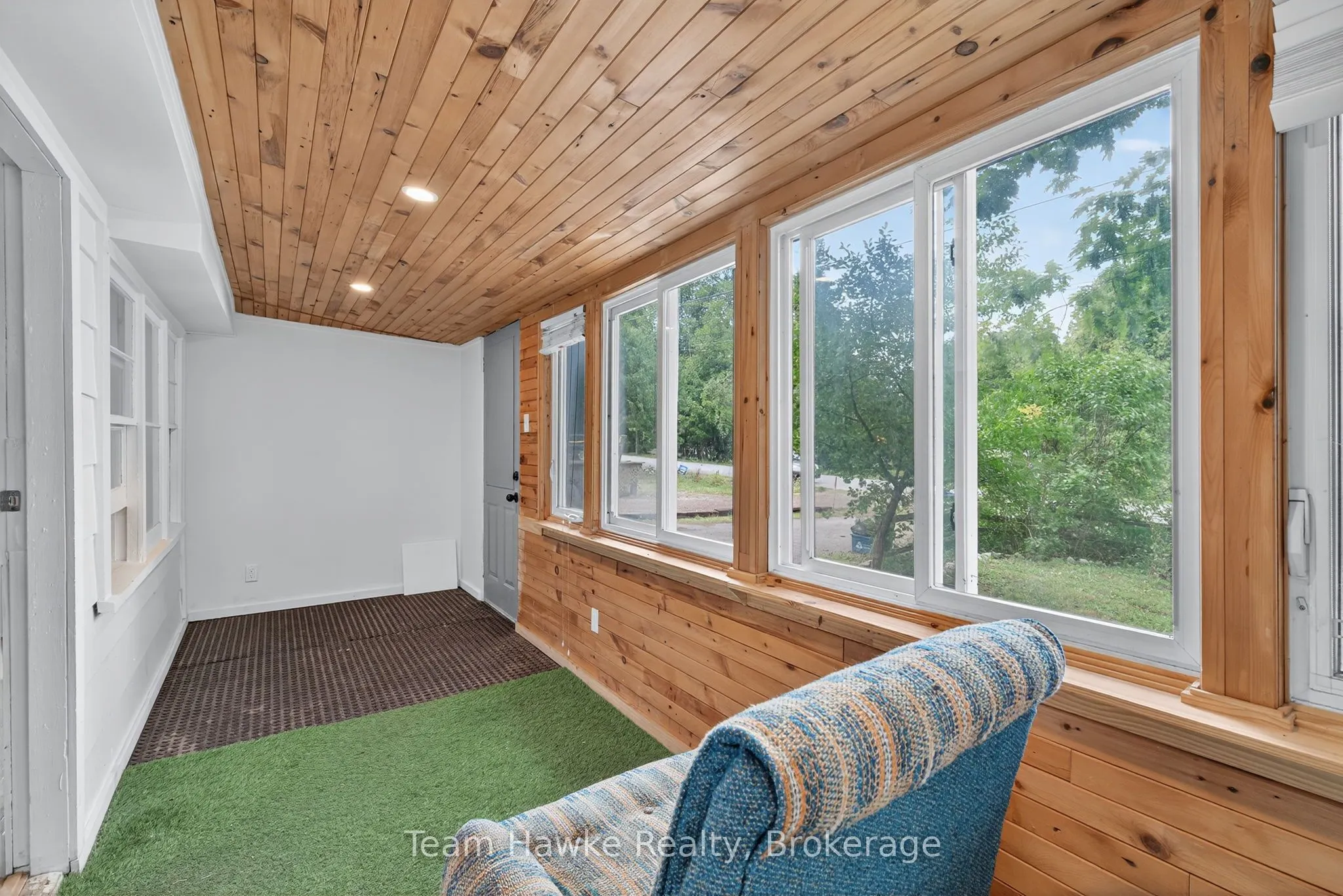 27 Earldom Boulevard