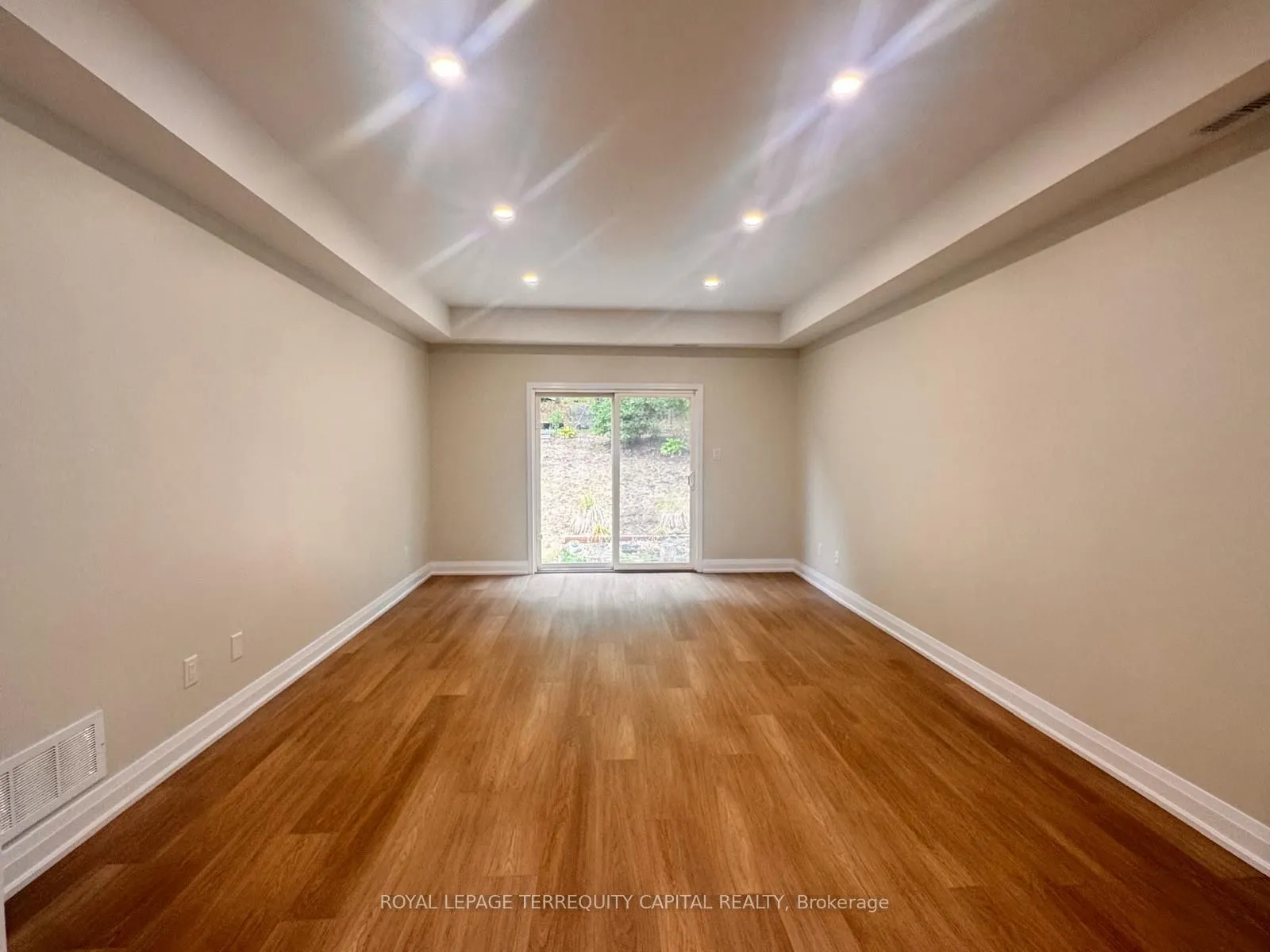 344 Edgehill Drive, #Upper