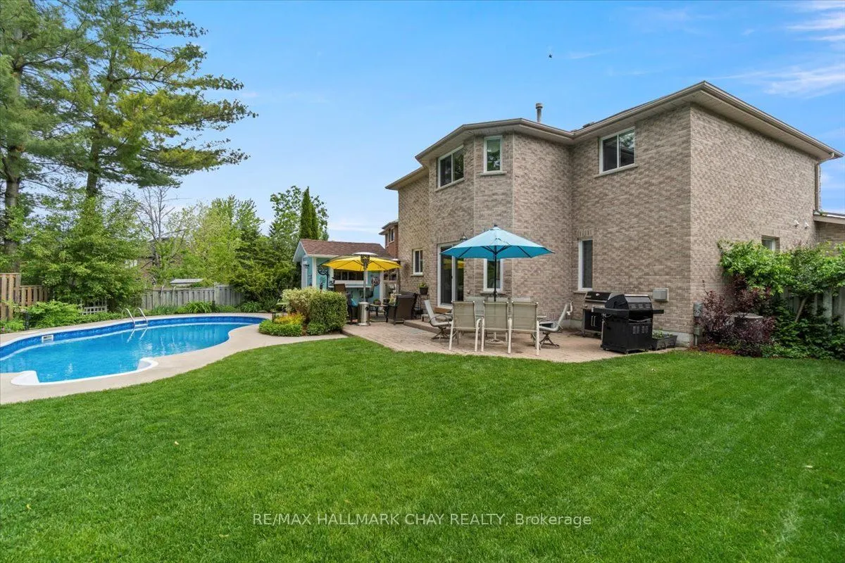 20 Stoneybrook Crescent