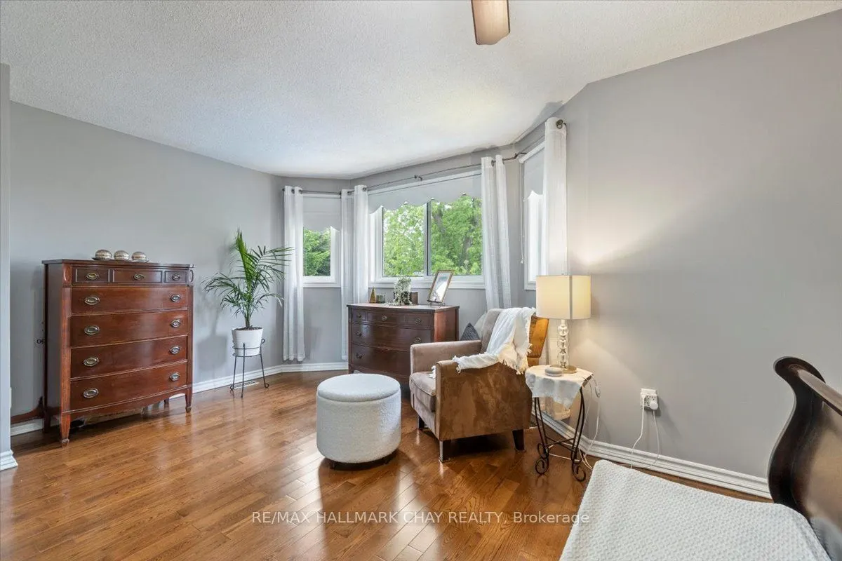 20 Stoneybrook Crescent
