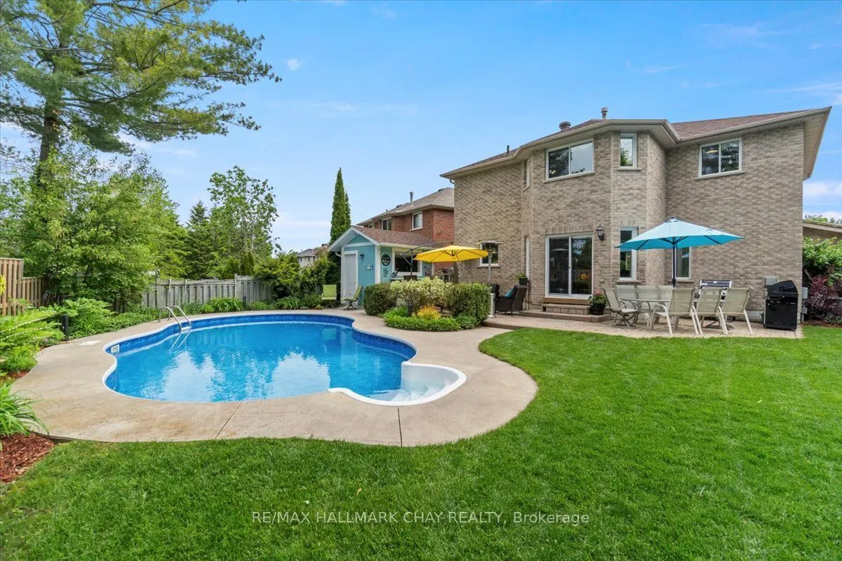 20 Stoneybrook Crescent