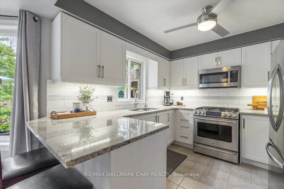 20 Stoneybrook Crescent