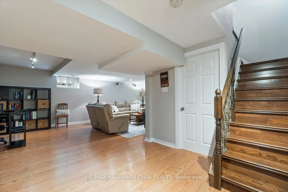20 Stoneybrook Crescent