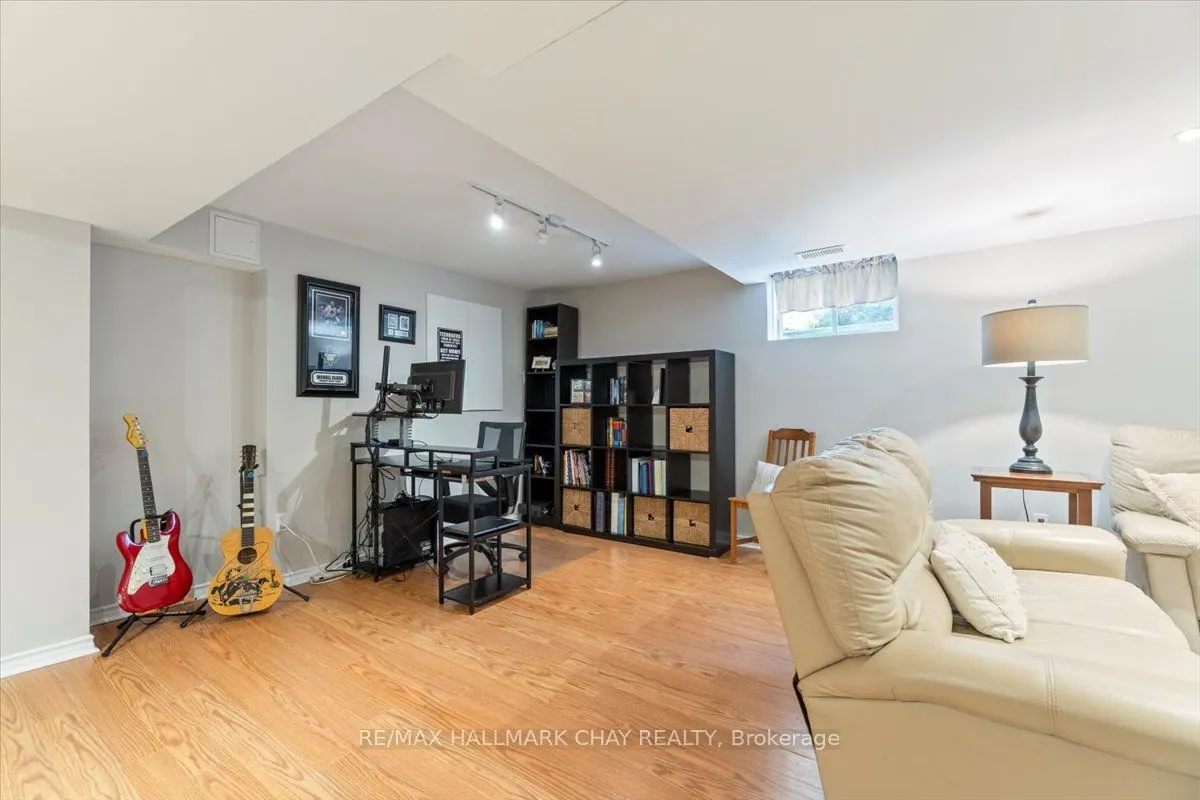 20 Stoneybrook Crescent