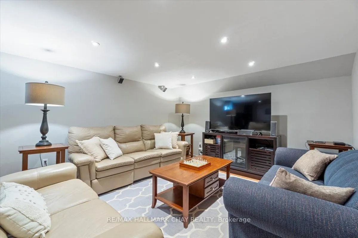 20 Stoneybrook Crescent