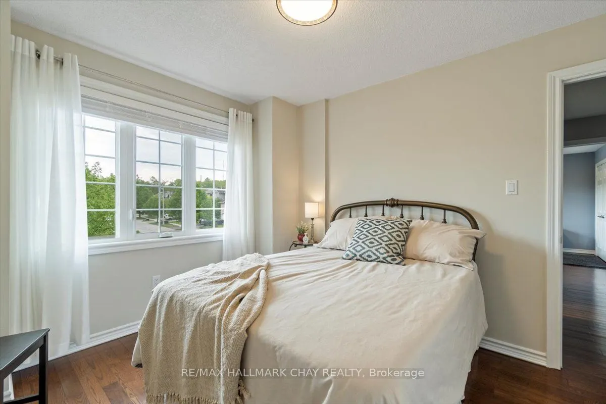 20 Stoneybrook Crescent