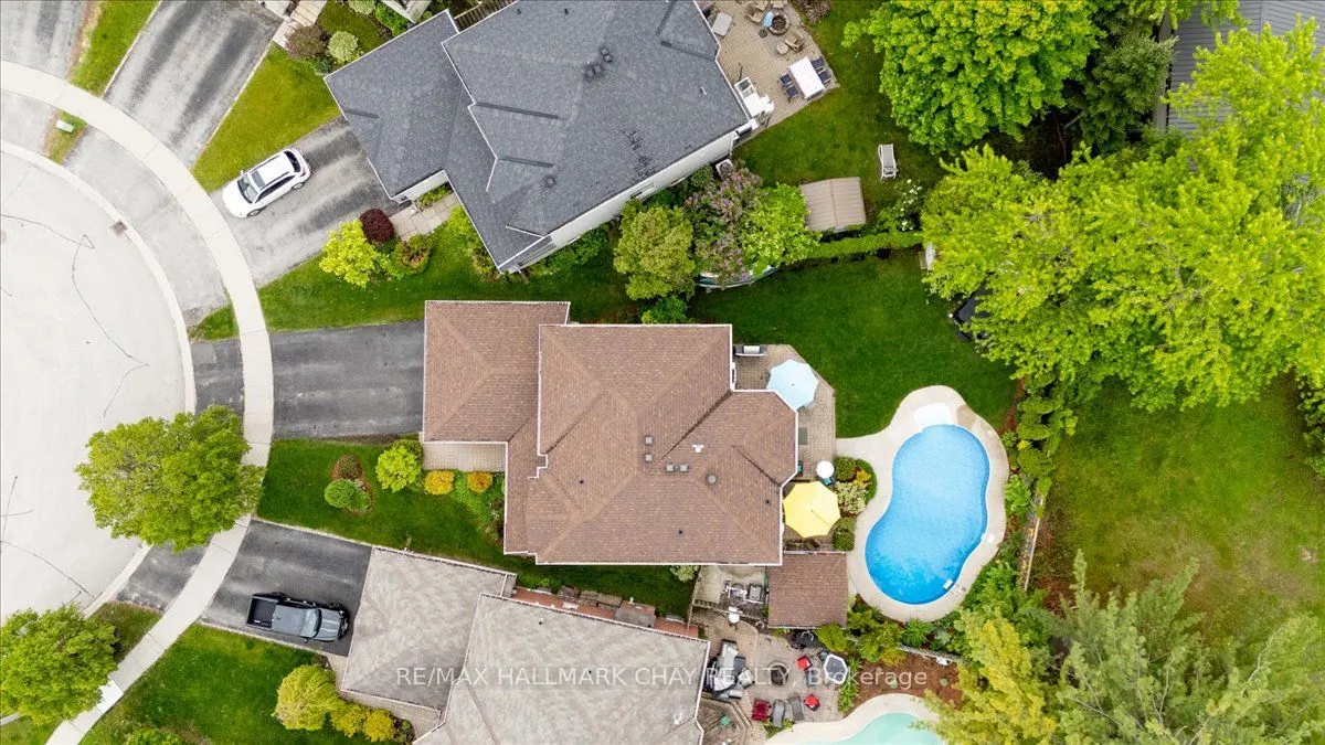 20 Stoneybrook Crescent