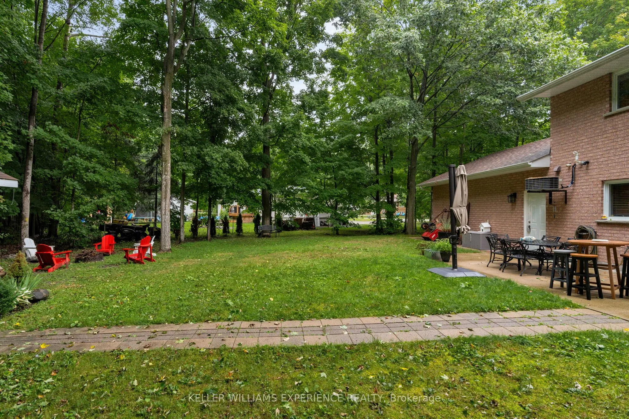 100 Desroches Trail