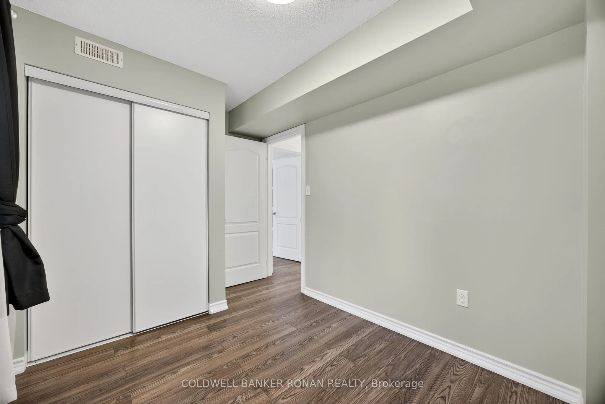 49 Ferndale Drive S, #8