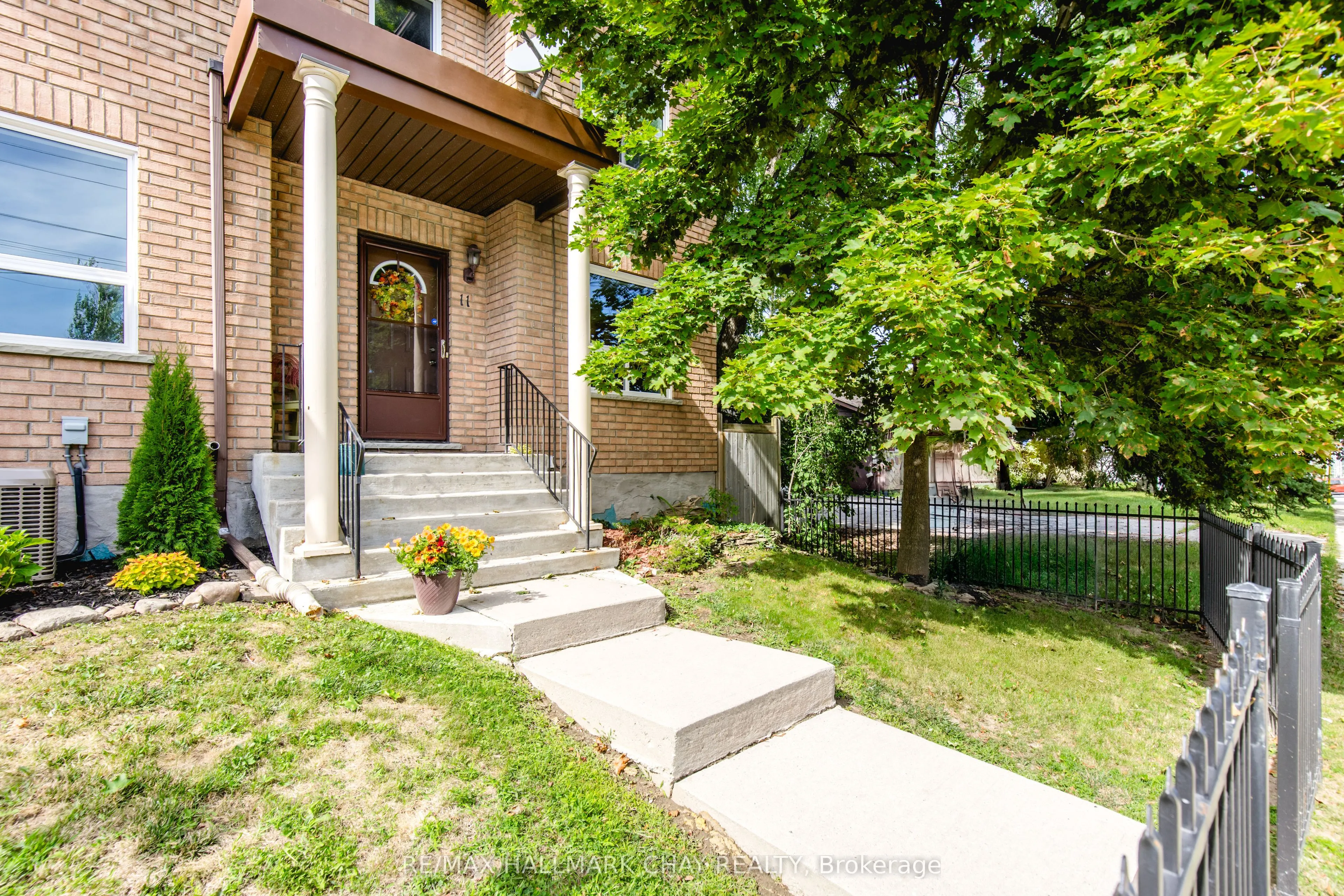 234 Cundles Road E, #11