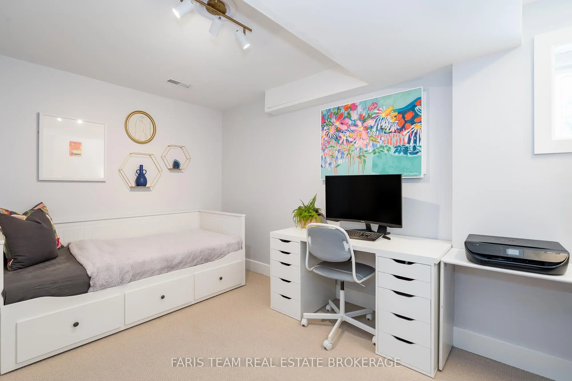 16 Athabaska Road