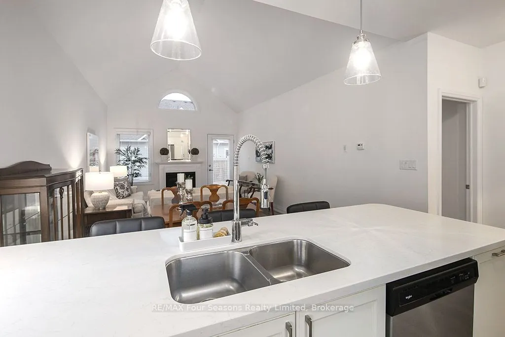 4 SUTTON Lane, #Call LBO